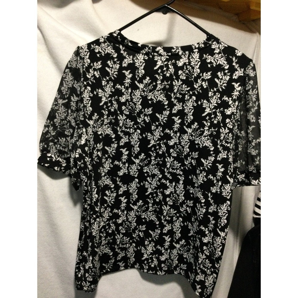 Cynthia Steffe Top XL Black White Floral Sheer Puff Sleeve Blouse New with Tags - Picture 4 of 7